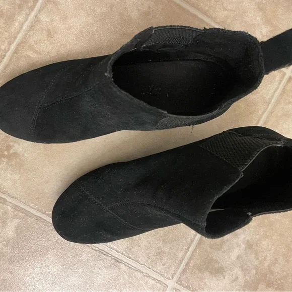 TOMS Chic Black Suede Wedge Booties - Picture 7 of 8